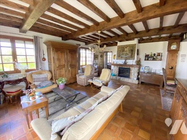 Venez découvrir cette vaste maison à BLAINVILLE SUR MER de 178.5 2 habitables offrant une vue s...