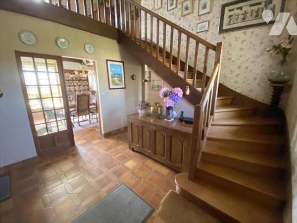 Venez découvrir cette vaste maison à BLAINVILLE SUR MER de 178.5 2 habitables offrant une vue s...