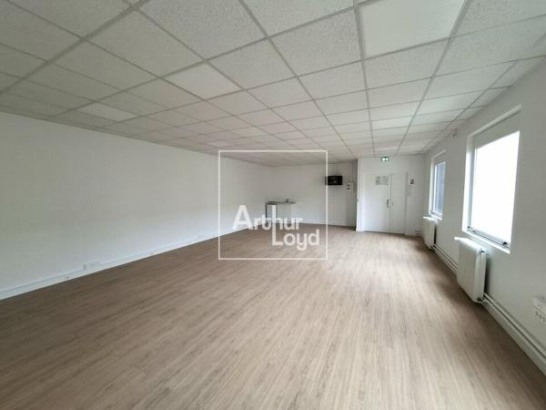 Bureaux rénovés avec monte-charge à louer
