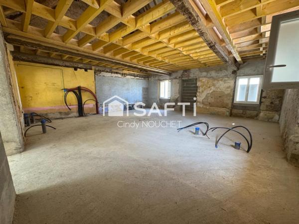 Maison avec extérieur rénové - Intérieur 100% à réinventer !