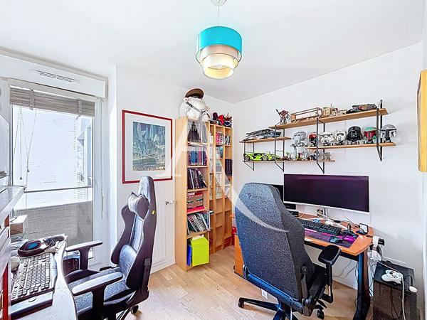 À VENDRE - MASSY ATLANTIS - APPARTEMENT 4 PIÈCES AVEC BALCON, DOUBLE PARKING ET À 10 MINUTES DE MASSY-PALAISEAU