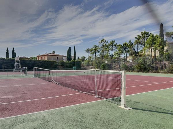 Fréjus (83600) Villa individuelle avec piscine, garage dans un domaine sécurisé