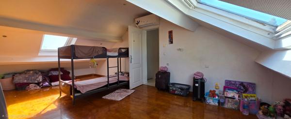 Belle maison indépendante de 118 m² ? 3 chambres, bureau et vaste terrain de plus de 2 000 m²