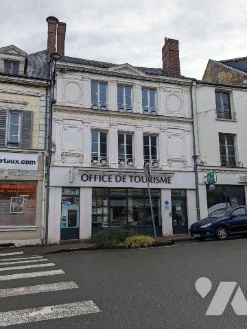 A NOGENT LE ROTROU, Centre ville, immeuble entièrement restauré.

Ensemble immobilier compren...