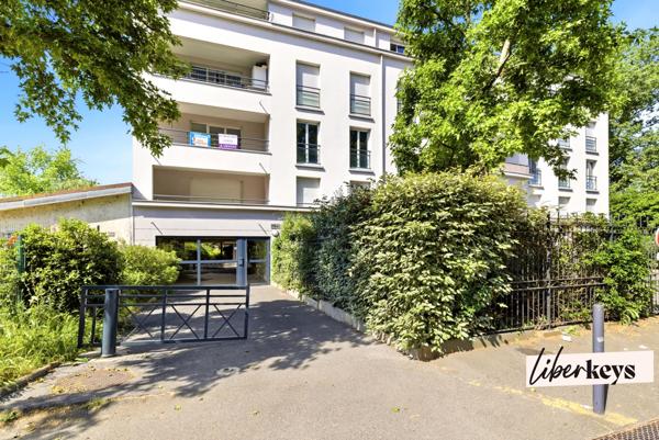 Appartement de 4 pièces aux pieds de la Seine dans le quartier "Gondoles Sud"