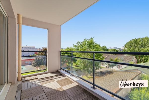 Appartement de 4 pièces aux pieds de la Seine dans le quartier "Gondoles Sud"