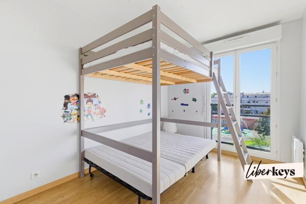 Appartement de 4 pièces aux pieds de la Seine dans le quartier "Gondoles Sud"