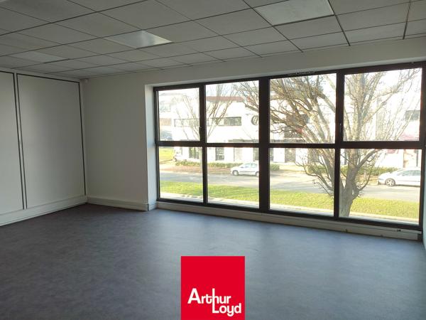 Bureaux à louer à Limas proche du secteur autoroute.