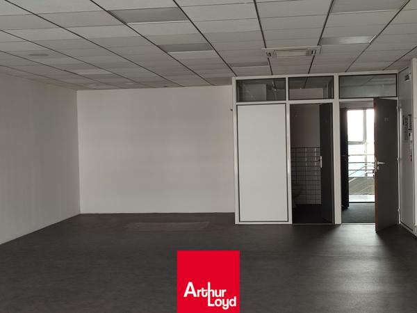 Bureaux à louer à Limas proche du secteur autoroute.