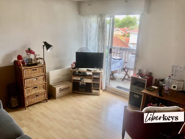Appartement T1 de  21 m² avec cave et parking au centre-ville d'Arcachon.
