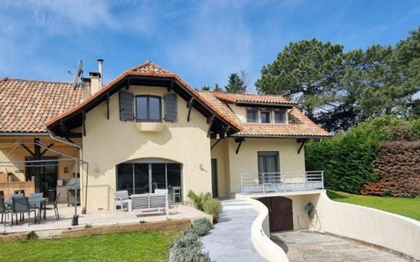 Maison à vendre    6 pièces •  Soustons