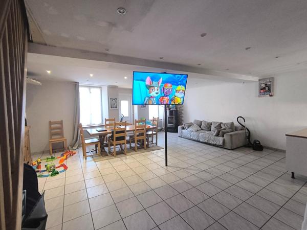 Ensemble immobilier de grande surface à fort potentiel