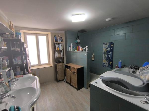 Ensemble immobilier de grande surface à fort potentiel