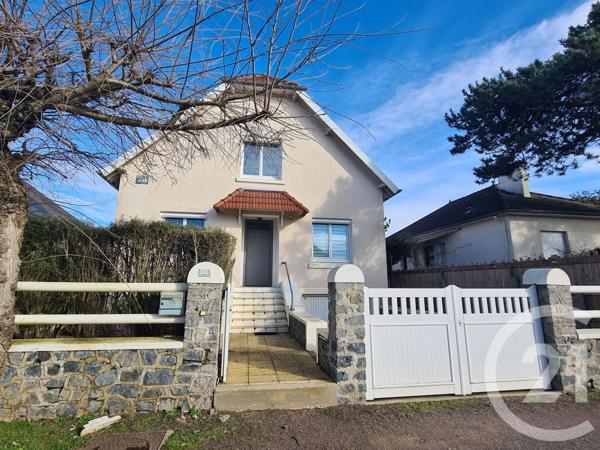 Maison à vendre  6 pièces - 141,96 m 2   GOUVILLE SUR MER  - 50