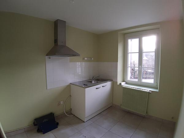 4mn CH-RENAULT - MAISON DE VILLAGE