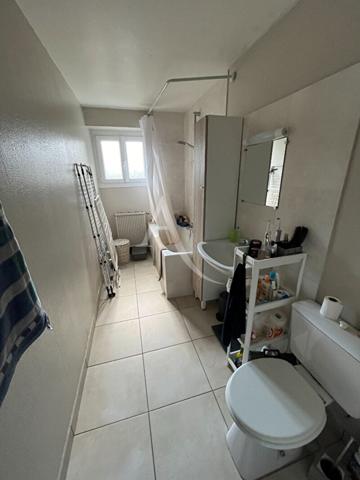 4mn CH-RENAULT - MAISON DE VILLAGE