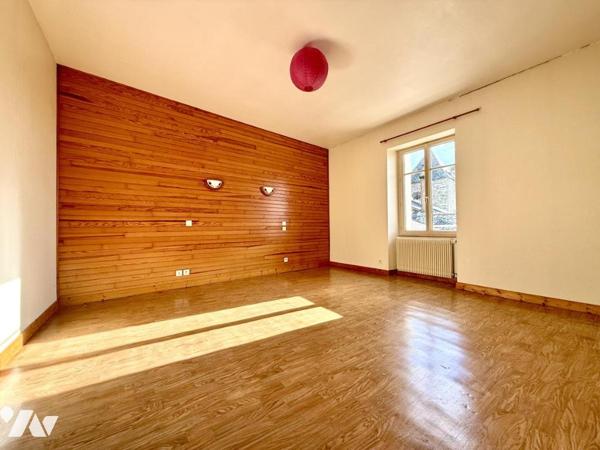 Maison de bourg avec garage !