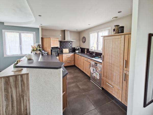 Maison 97.49 m2 + sous-sol 104 m²