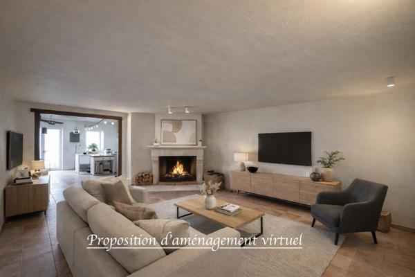 Maison de caractère offrant de beaux volumes et un potentiel rare avec dépendances