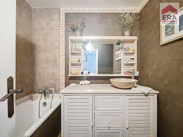 A vendre Mazargues-T3 lumineux 86m2 avec balcon et ascenseur 13009