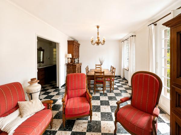 Maison
                                                                                                                                                                                                                                                                                                                        6 pièce(s)                                                                                                                                                                                                          5 chambre(s)                                                                                                                                                                                                          132  m²