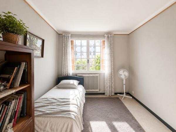 Maison
                                                                                                                                                                                                                                                                                                                        6 pièce(s)                                                                                                                                                                                                          5 chambre(s)                                                                                                                                                                                                          132  m²