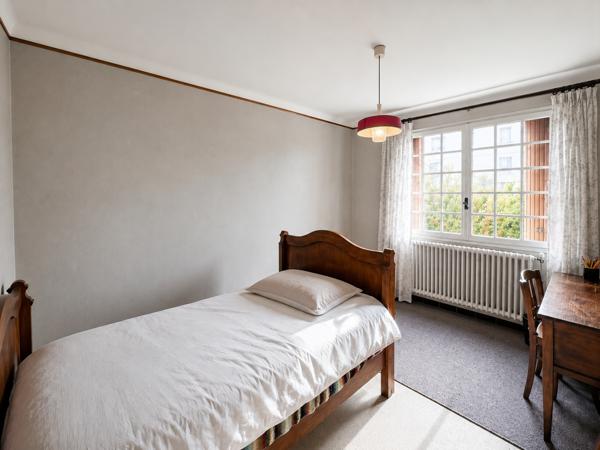Maison
                                                                                                                                                                                                                                                                                                                        6 pièce(s)                                                                                                                                                                                                          5 chambre(s)                                                                                                                                                                                                          132  m²