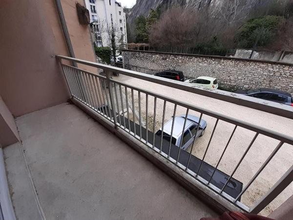 Appartement à louer 1 pièce 23.27m² Grenoble (38000)