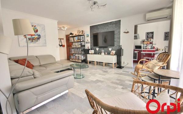 Appartement à vendre    4 pièces • 82,85 m2 Marseille 12