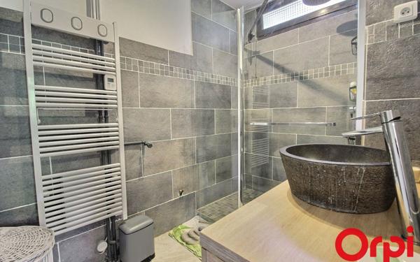 Appartement à vendre    4 pièces • 82,85 m2 Marseille 12