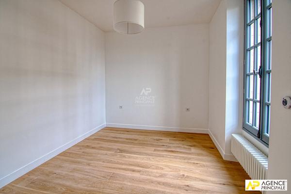 "Versailles Montreuil Saint-Symphorien" - Appartement de 6 pièces en duplex de 138 m² "esprit maison" 2ème étage d'un hôtel particulier ! Loyer 2 972 €/mois charges comprises **  - Référence  28659