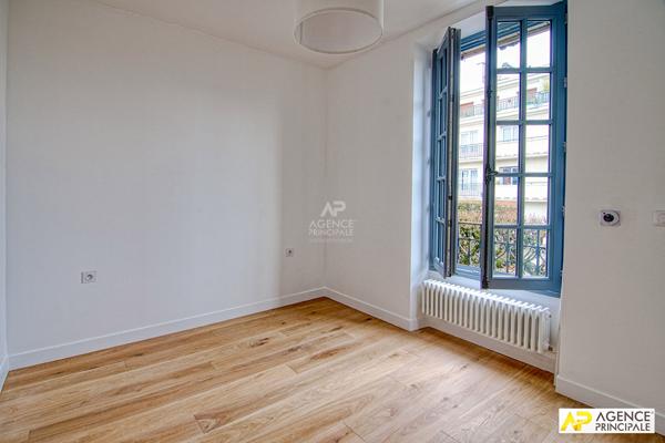 "Versailles Montreuil Saint-Symphorien" - Appartement de 6 pièces en duplex de 138 m² "esprit maison" 2ème étage d'un hôtel particulier ! Loyer 2 972 €/mois charges comprises **  - Référence  28659