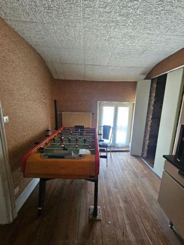 Maison mitoyenne 250 m² , jardin , 2 garages + carport, , 7 chambres, centre-ville Corcieux