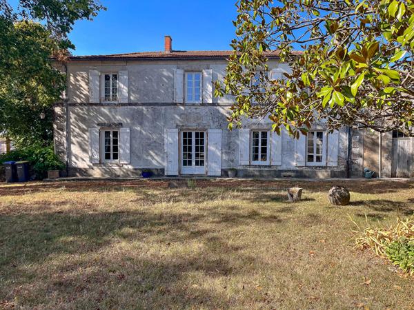 Maison Sainte Soulle 6 pièce(s) 220 m2 sur 630 M2 de parcelle, Sainte soulle 17220