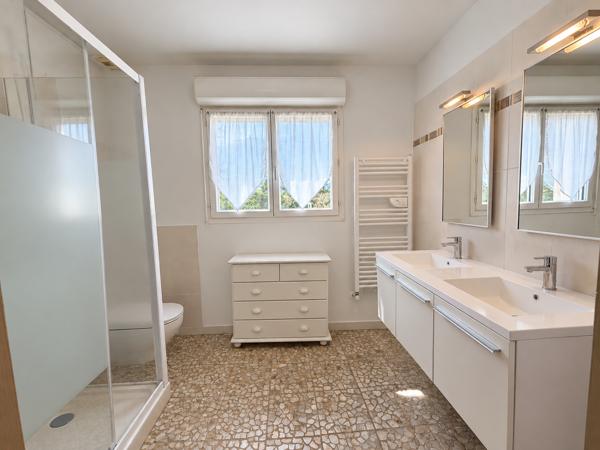 MAISON 123 M2 AVEC GARAGE, PISCINE ET TERRAIN DE 4000 M2
