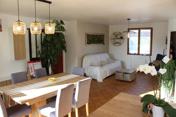 Maison de plain-pied de 95m² non mitoyen à vendre 4 pièces VEZINS (49)