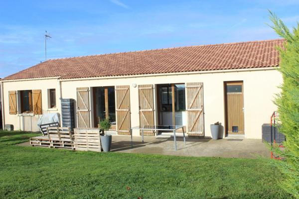 Maison de plain-pied de 95m² non mitoyen à vendre 4 pièces VEZINS (49)