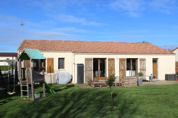 Maison de plain-pied de 95m² non mitoyen à vendre 4 pièces VEZINS (49)