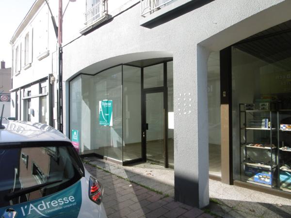 CHALLANS - LOCAL COMMERCIAL