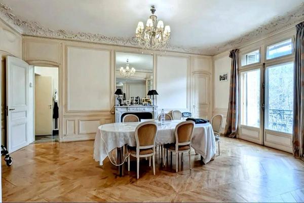 MAGNIFIQUE APPARTEMENT 8 PIECES PROCHE METRO VILLIERS ET PARC MONCEAU