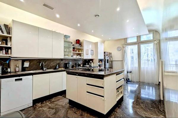 MAGNIFIQUE APPARTEMENT 8 PIECES PROCHE METRO VILLIERS ET PARC MONCEAU