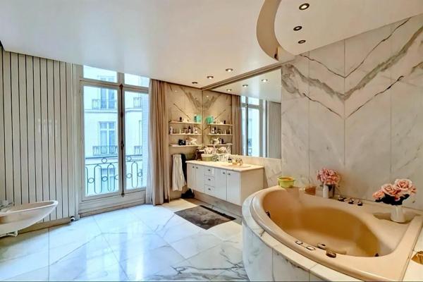 MAGNIFIQUE APPARTEMENT 8 PIECES PROCHE METRO VILLIERS ET PARC MONCEAU