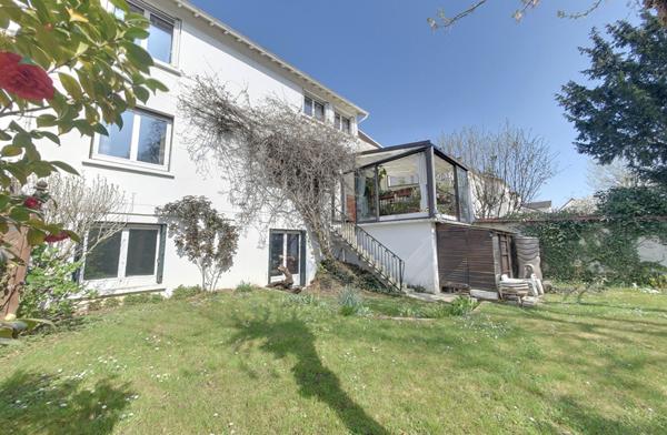 Maison Champigny Sur Marne 10 pièce(s) 215 m2