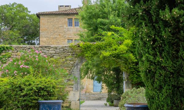 Vente Château Barjac 16 Pièces 700 m²