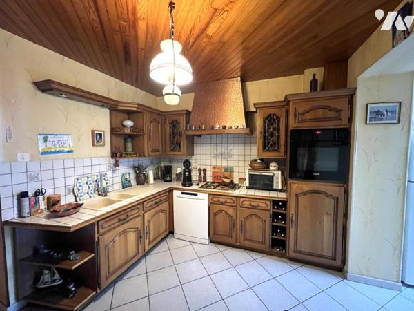 PROCHE COMMERCES ET A23, Maison type "1930"