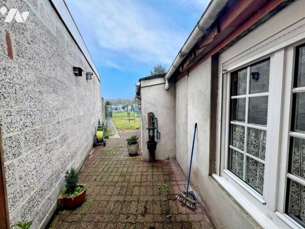 PROCHE COMMERCES ET A23, Maison type "1930"