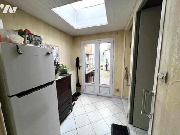 PROCHE COMMERCES ET A23, Maison type "1930"