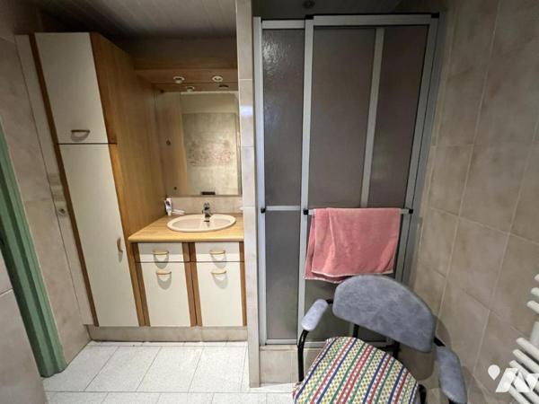 PROCHE COMMERCES ET A23, Maison type "1930"