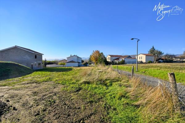 Terrain borné et viabilisé - laisser libre cours à votre imagination !