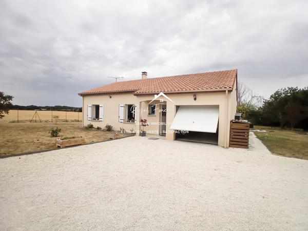 Vue sur la campagne, (zone non constructible), dans un hameau